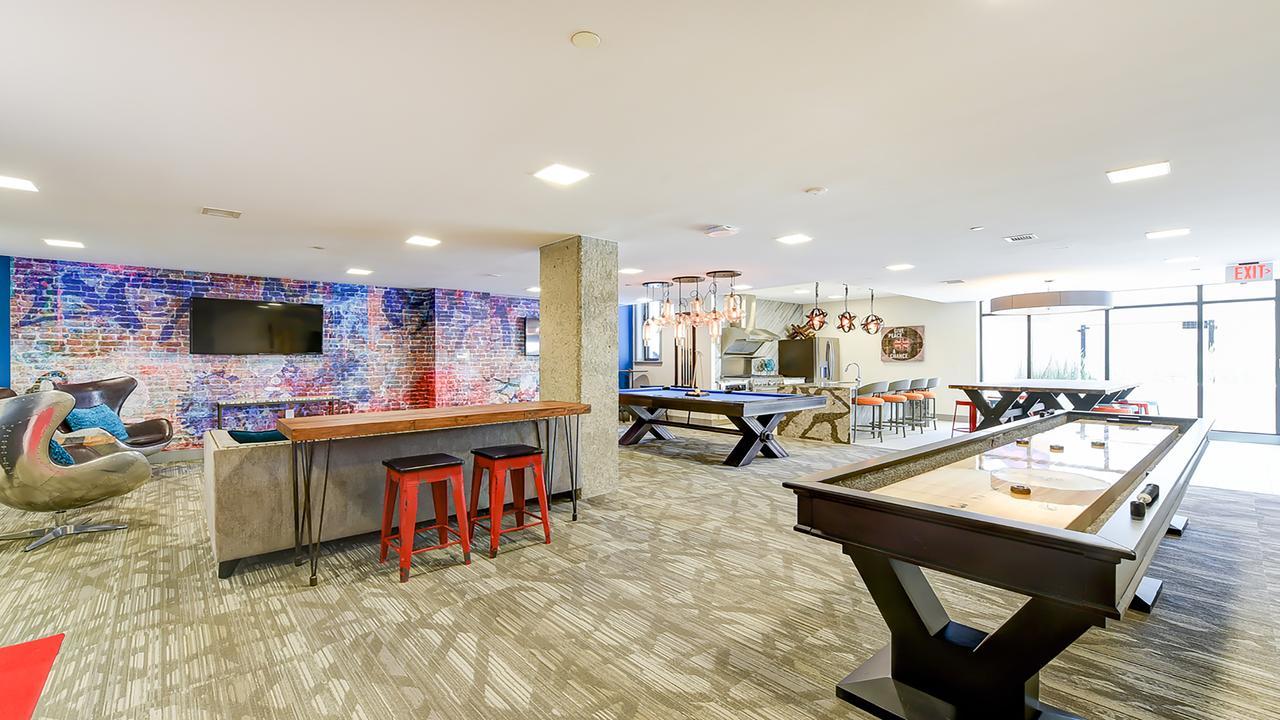 Stay Alfred At Varsity On K Washington Esterno foto